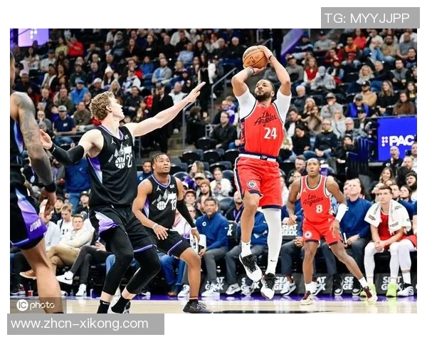 鲍威尔高效表现25分钟内砍下23分6助攻助力球队胜利